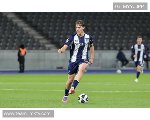 法尔克透露皇马切尔西争夺帕球员拜仁续约面临签字费困扰