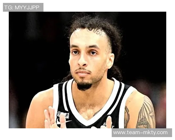 弗拉格状态低迷全场仅得15分6板8助表现不佳令人失望